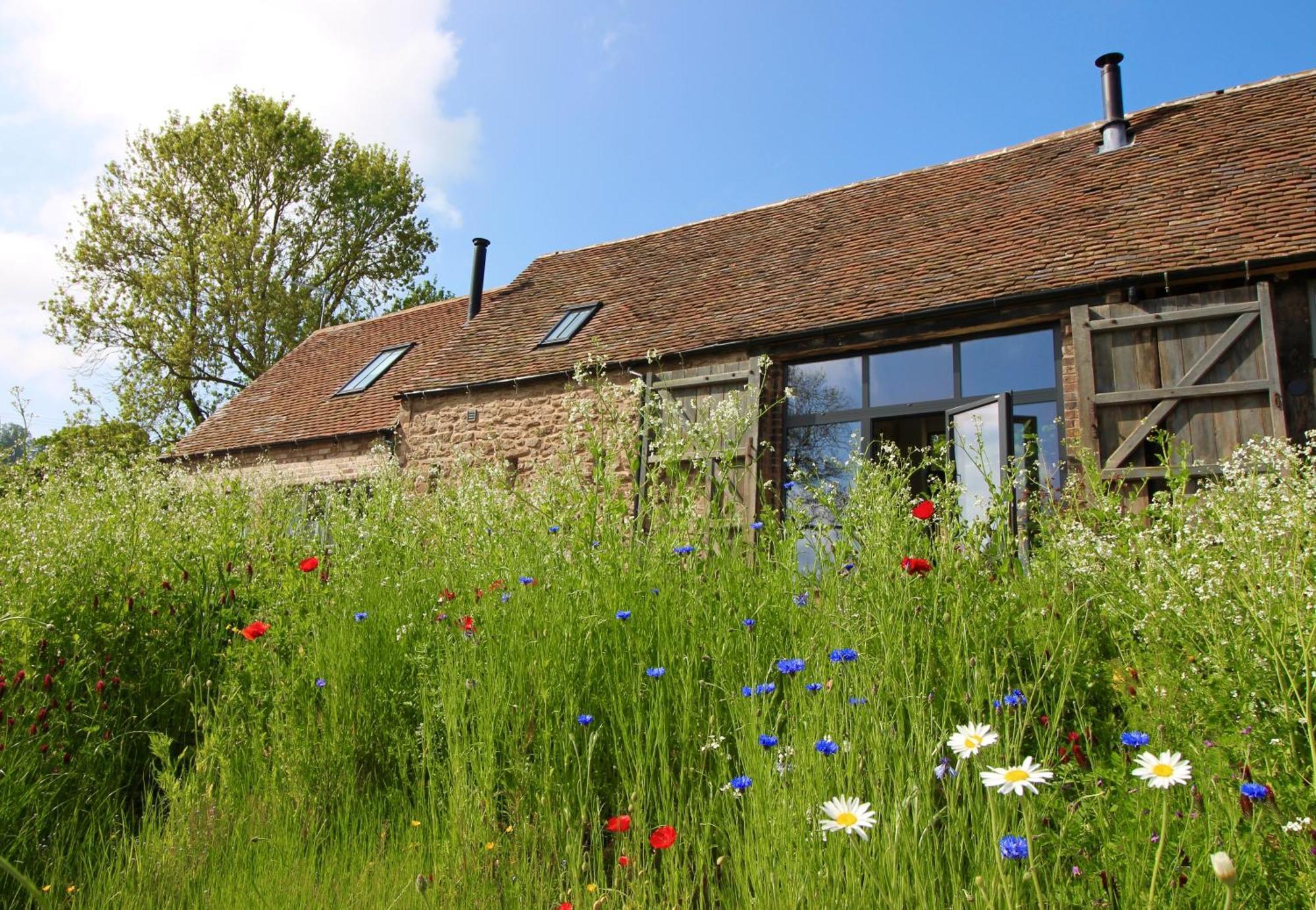 The Cart House - Beautiful Contemporary Barn - Hot Tub Lägenhet Bridgnorth Exteriör bild