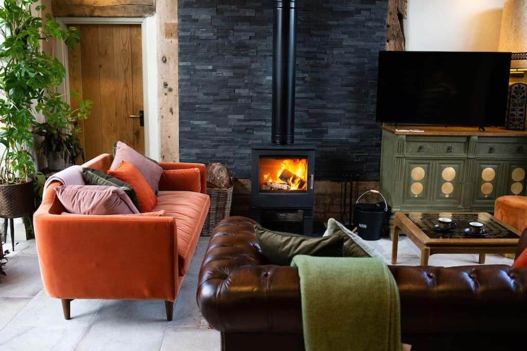 The Cart House - Beautiful Contemporary Barn - Hot Tub Lägenhet Bridgnorth Exteriör bild