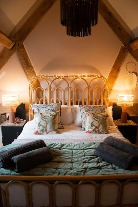The Cart House - Beautiful Contemporary Barn - Hot Tub Lägenhet Bridgnorth Exteriör bild