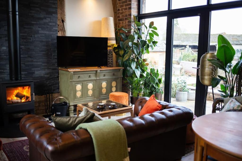 The Cart House - Beautiful Contemporary Barn - Hot Tub Lägenhet Bridgnorth Exteriör bild