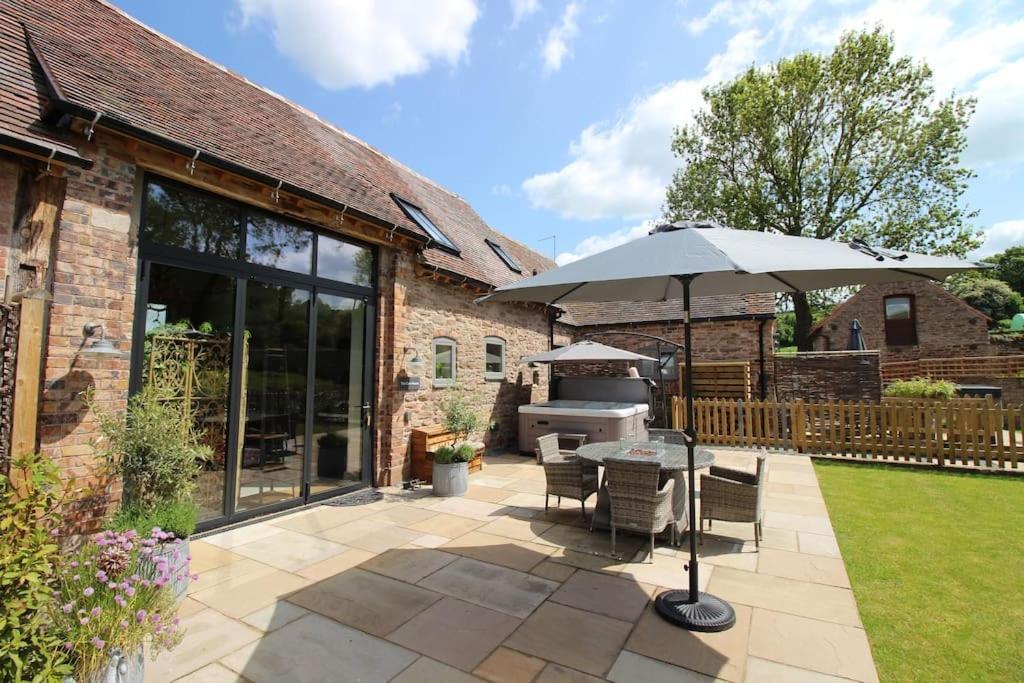 The Cart House - Beautiful Contemporary Barn - Hot Tub Lägenhet Bridgnorth Exteriör bild