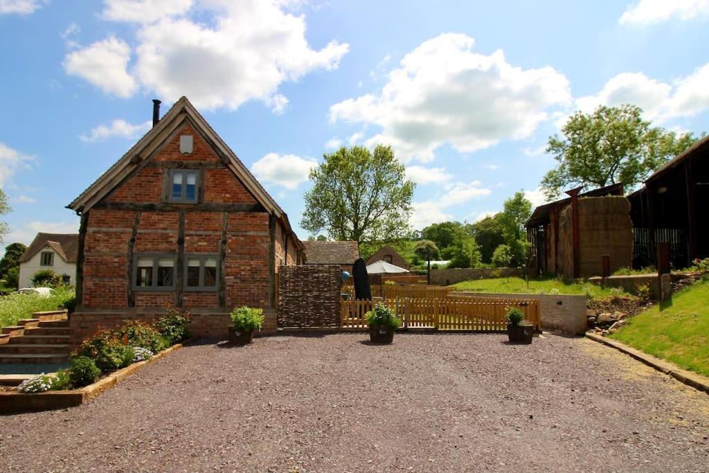 The Cart House - Beautiful Contemporary Barn - Hot Tub Lägenhet Bridgnorth Exteriör bild