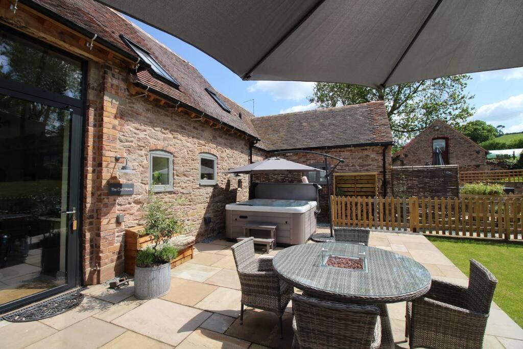 The Cart House - Beautiful Contemporary Barn - Hot Tub Lägenhet Bridgnorth Exteriör bild
